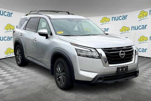 2022 Nissan Pathfinder SV