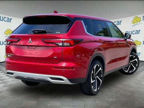 Red 2024 Mitsubishi Outlander SE