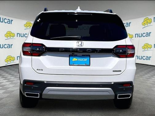 White 2025 Honda Pilot Touring