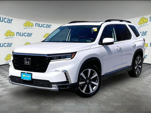 White 2025 Honda Pilot Touring