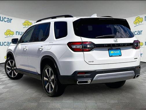 White 2025 Honda Pilot Touring