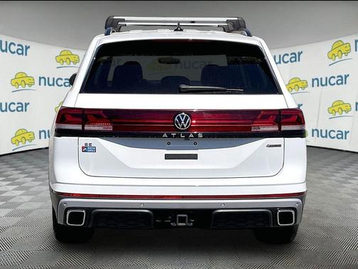 Pure White 2024 Volkswagen Atlas 2.0T Peak Edition SE w/Technology