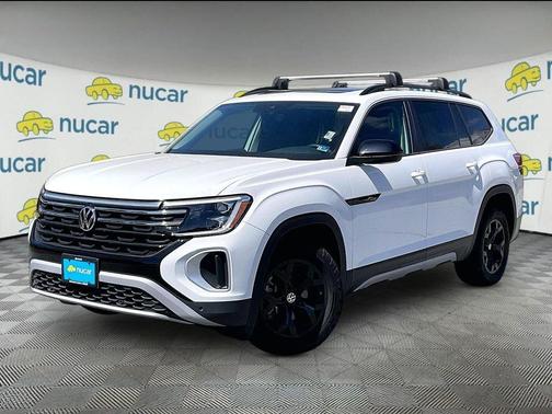 Pure White 2024 Volkswagen Atlas 2.0T Peak Edition SE w/Technology