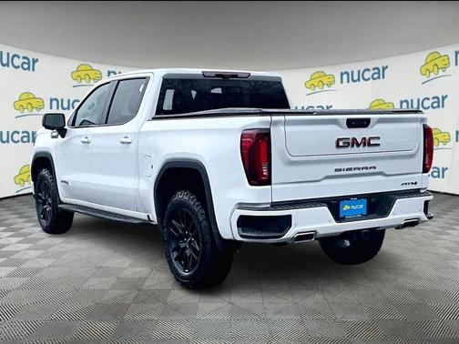 White 2024 GMC Sierra 1500 AT4