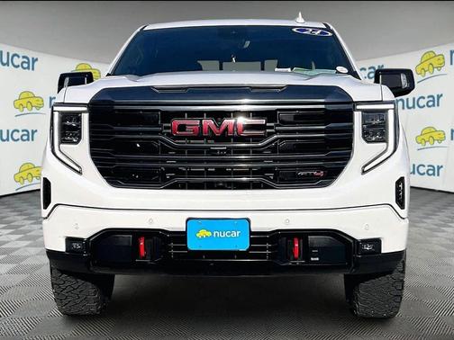 White 2024 GMC Sierra 1500 AT4
