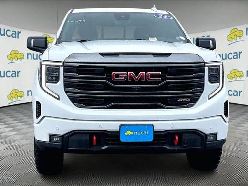 White 2024 GMC Sierra 1500 AT4