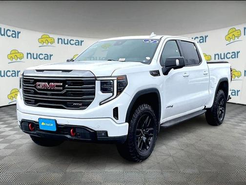 White 2024 GMC Sierra 1500 AT4