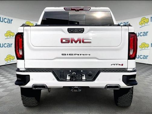 White 2024 GMC Sierra 1500 AT4