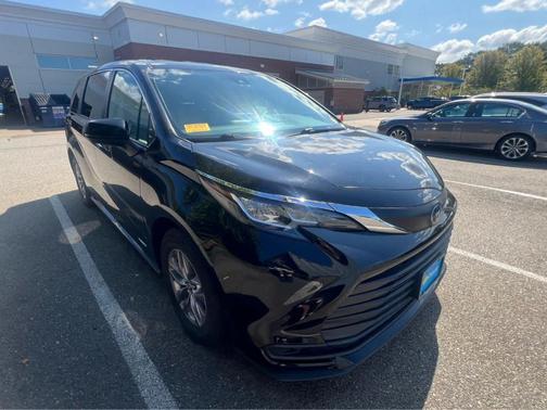 2021 Toyota Sienna LE