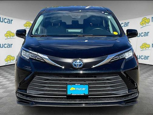 2021 Toyota Sienna LE