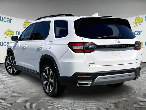 Platinum White Pearl 2023 Honda Pilot Elite