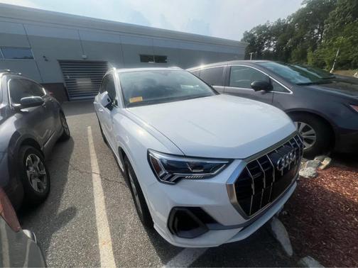2024 Audi Q3 45 S line Premium