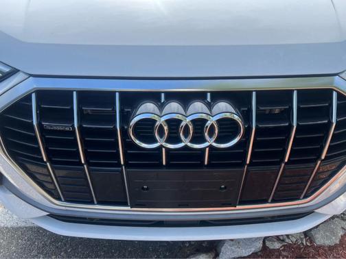 2024 Audi Q3 45 S line Premium