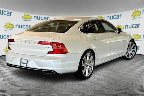 2017 Volvo S90 T6 Momentum