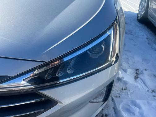 2019 Hyundai ELANTRA SE