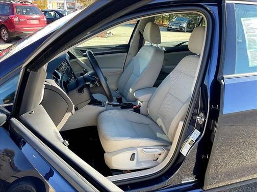 2018 Volkswagen Golf TSI S