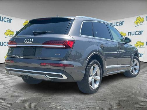 2023 Audi Q7 45 Premium Plus