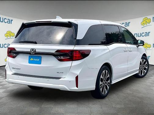 White 2025 Honda Odyssey Elite