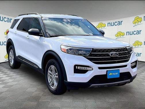 White 2023 Ford Explorer XLT