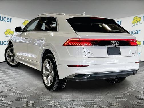 2022 Audi Q8 55 Premium Plus
