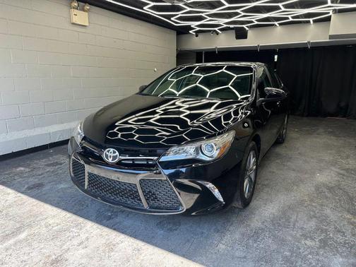 Black 2017 Toyota Camry SE