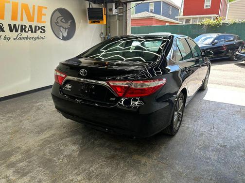 Black 2017 Toyota Camry SE