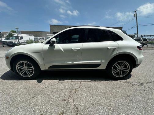 2018 Porsche Macan Sport Utility 4D