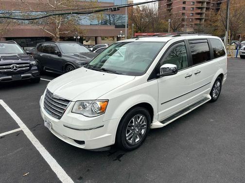 2008 Chrysler Town & Country Limited