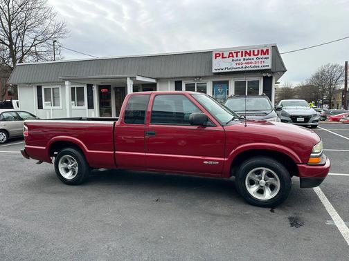 2003 Chevrolet S-10 Base