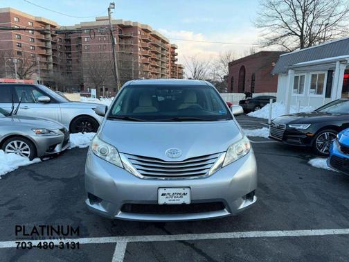 2016 Toyota Sienna LE