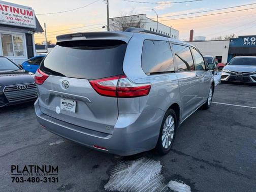 2016 Toyota Sienna LE