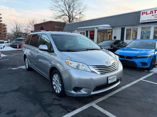 2016 Toyota Sienna LE