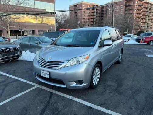 2016 Toyota Sienna LE