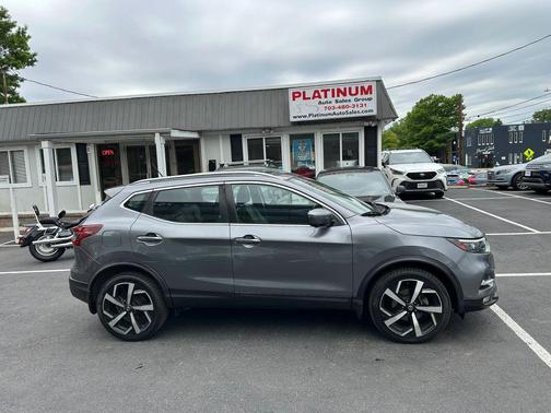 Gun Metallic 2020 Nissan Rogue Sport SL