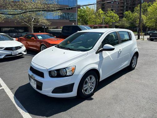 Summit White 2013 Chevrolet Sonic LT