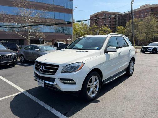 White 2013 Mercedes-Benz M-Class 4MATIC