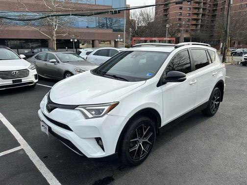 2018 Toyota RAV4 SE