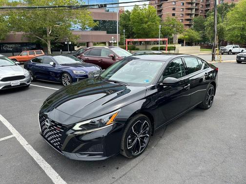 Super Black 2025 Nissan Altima SR AWD
