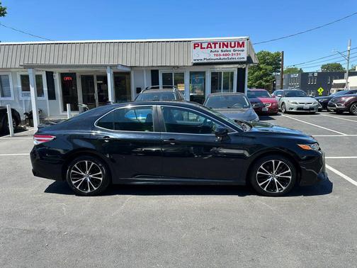 Midnight Black Metallic 2020 Toyota Camry SE