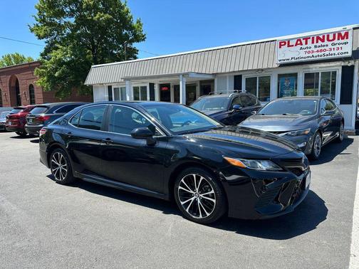 Midnight Black Metallic 2020 Toyota Camry SE