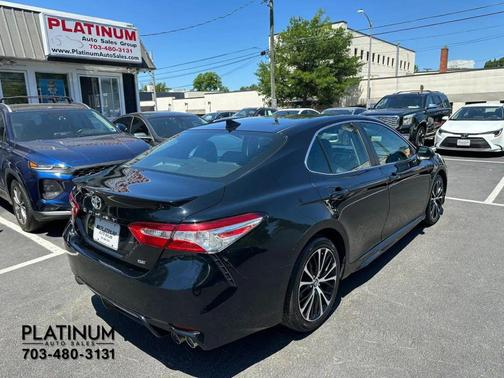 Midnight Black Metallic 2020 Toyota Camry SE