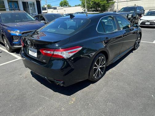 Midnight Black Metallic 2020 Toyota Camry SE