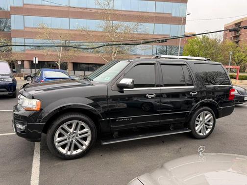 Black 2017 Ford Expedition Platinum