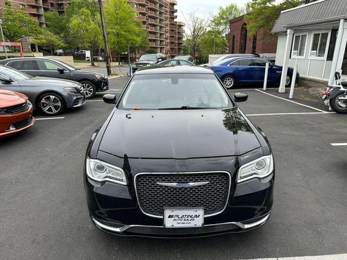 Gloss Black 2015 Chrysler 300 Limited