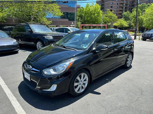 Ultra Black Pearl 2013 Hyundai Accent SE