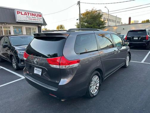 2013 Toyota Sienna XLE