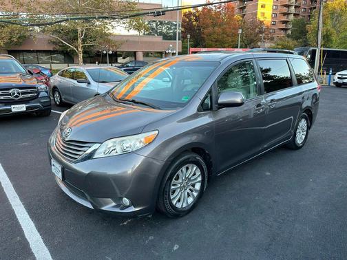 2013 Toyota Sienna XLE