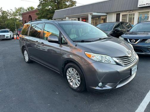 2013 Toyota Sienna XLE