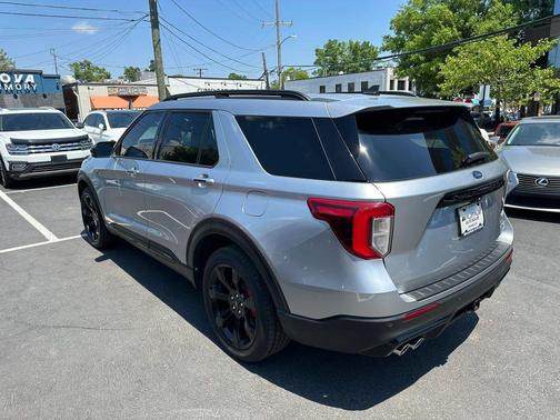 Iconic Silver Metallic 2021 Ford Explorer ST