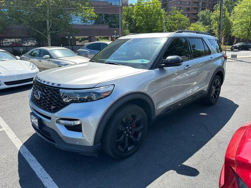 Iconic Silver Metallic 2021 Ford Explorer ST